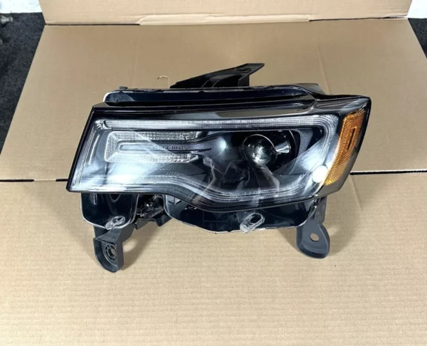 Headlight For 2017-2018 Jeep Grand Cherokee Left Standard With Bulb